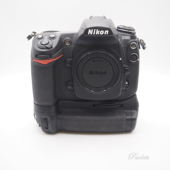 Nikon D300 - Multi Power Battery Pack MB-D10