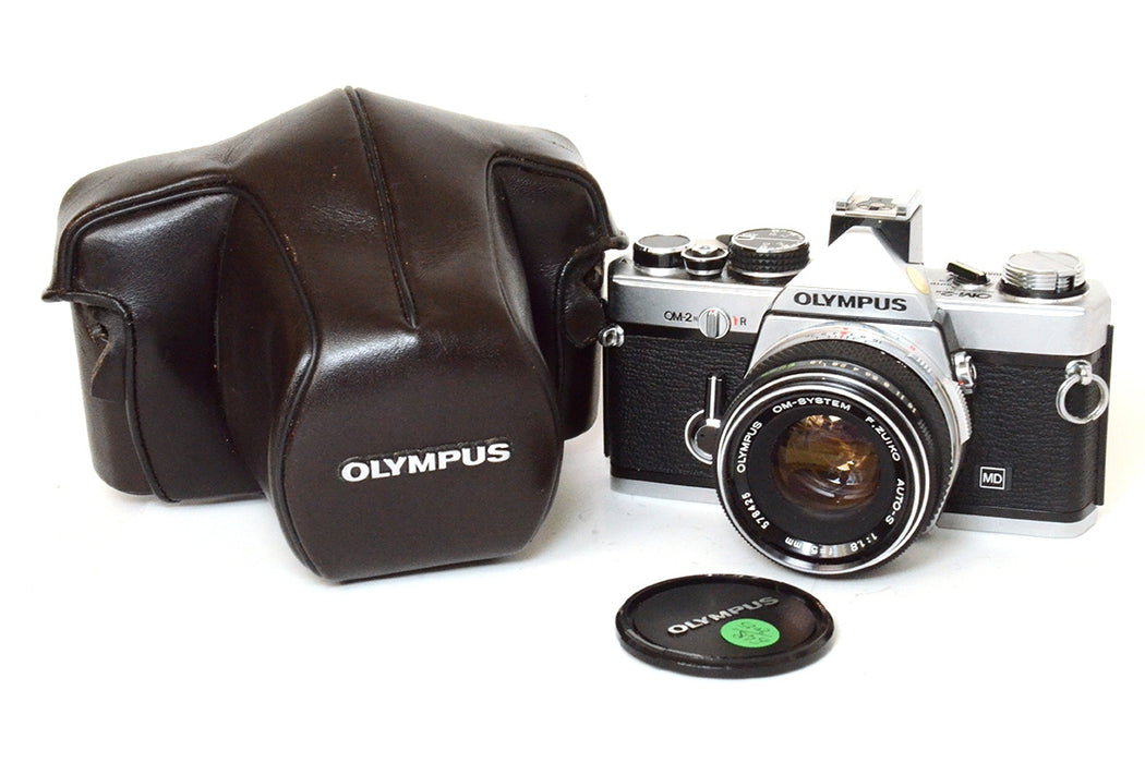 Fotocamera analogica Olympus OM-2n con custodia e 50mm F1.8