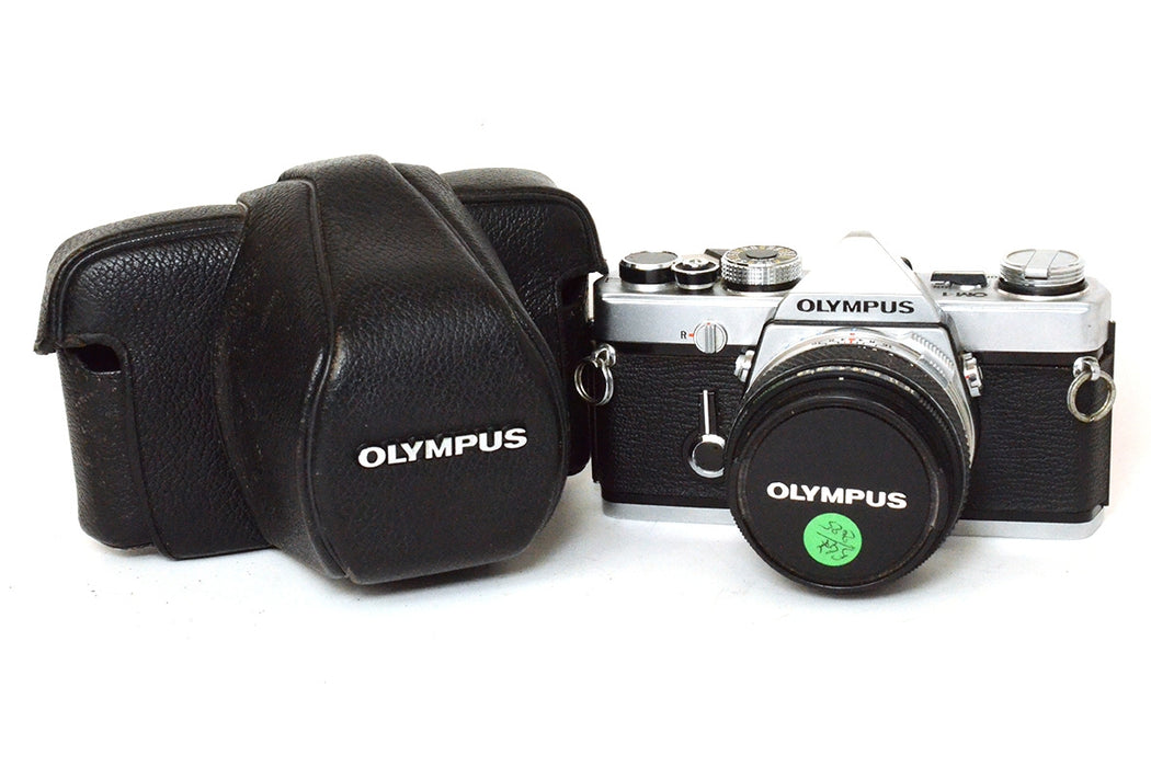 Fotocamera analogica Olympus OM-1 con 50mm F1.8