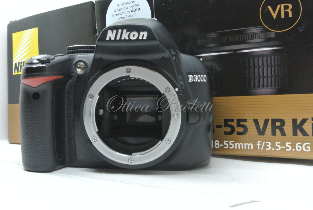 Nikon D3000 Usata