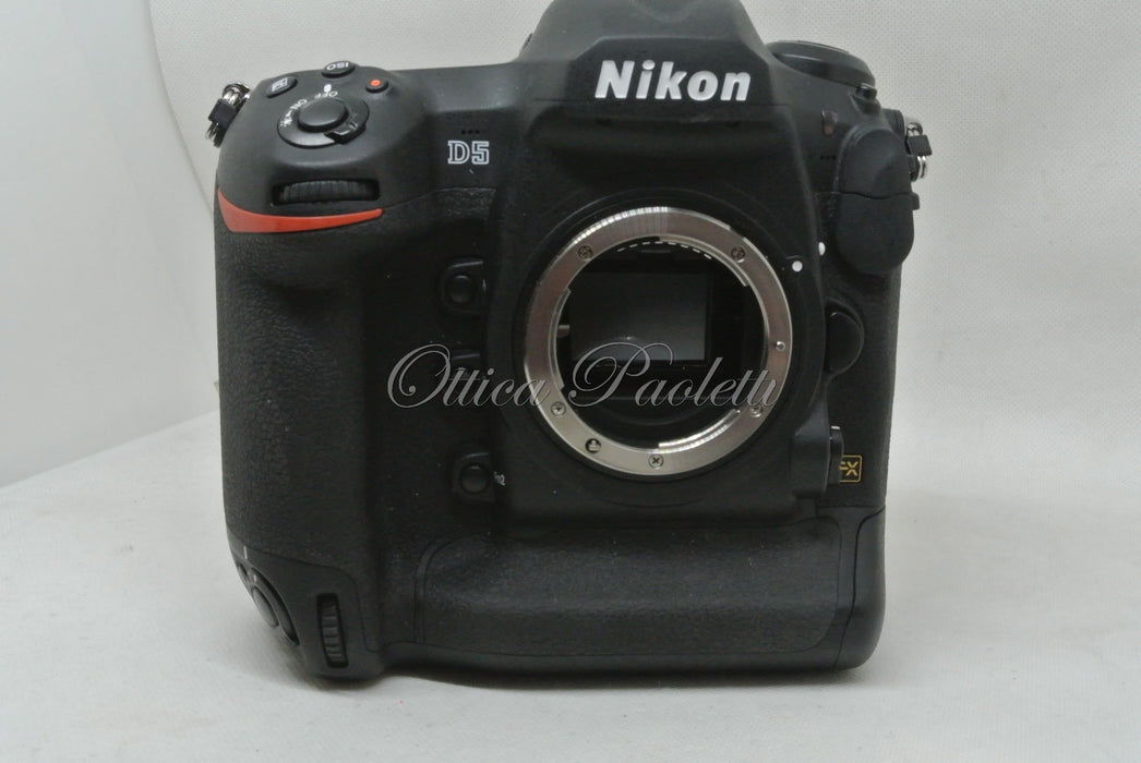 Nikon D5 Usata