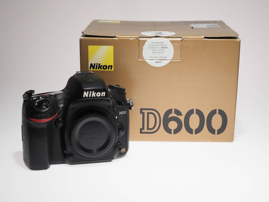 NIKON D600 CORPO
