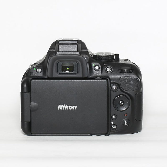 Nikon D5200 + 18-55