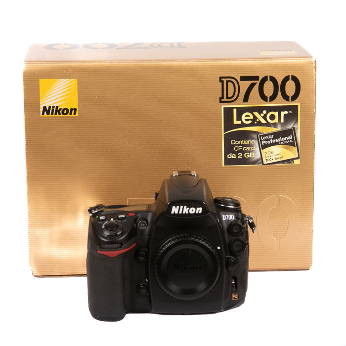NIKON D700