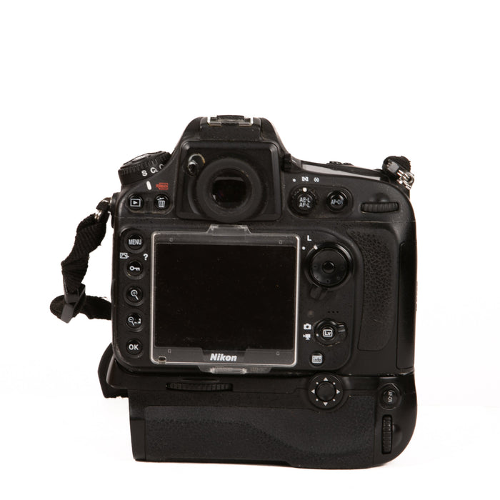 Nikon D800 + Battery Grip meike