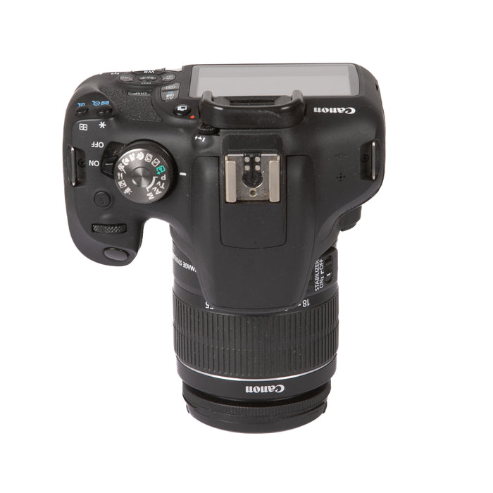 Canon EOS 2000D + obbiettivo kit EF-S 18-55mm