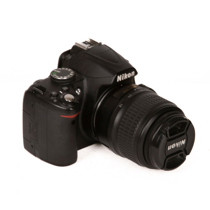 Nikon D3000 + 18-55mm f/3.5-5.6G ED VR II