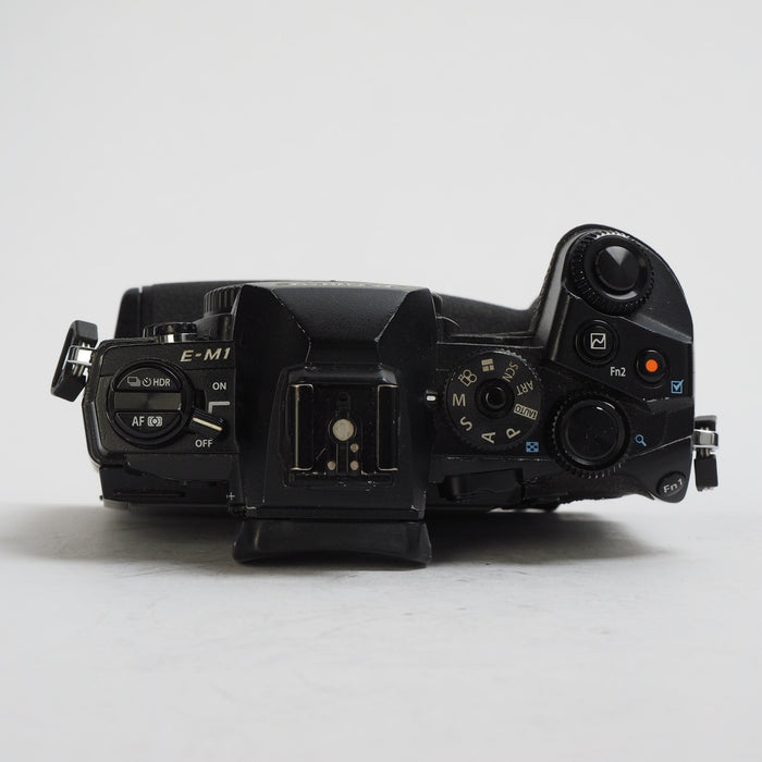 OLYMPUS OM-D EM-1 + HDL7 USATO