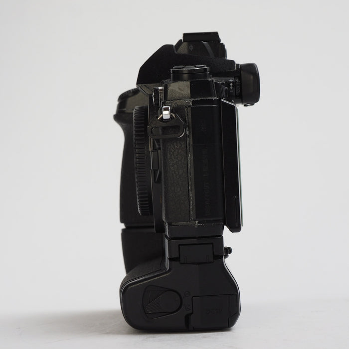 OLYMPUS OM-D EM-1 + HDL7 USATO