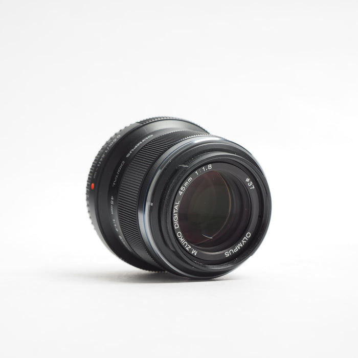 Olympus M.Zuiko Digital 45mm f/1.8 USATO