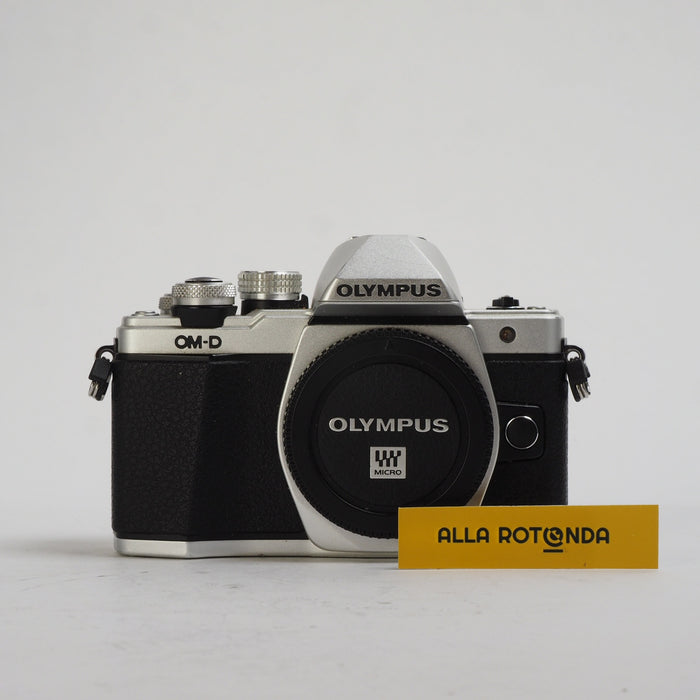 Olympus OM-D E-M10 II USATO
