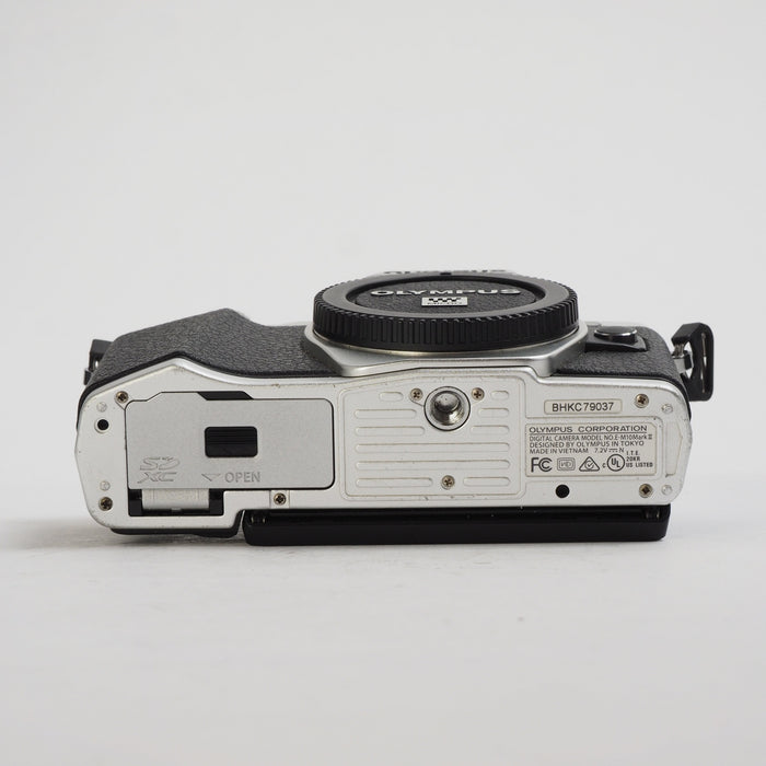 Olympus OM-D E-M10 II USATO