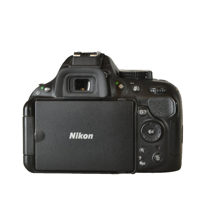 NIKON D 5200 + 18-105mm F 3.5-5.6 VR ED SCATTI 56.600 - USATO