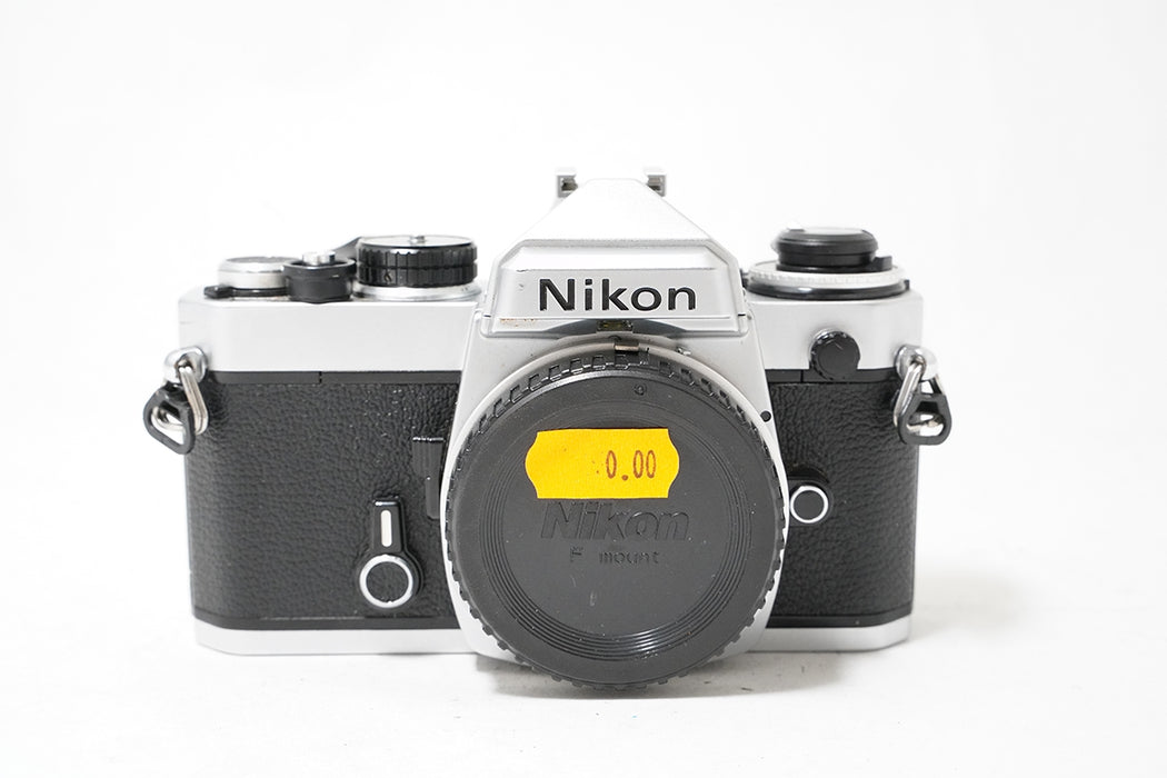 Fotocamera analogica Nikon FE Silver