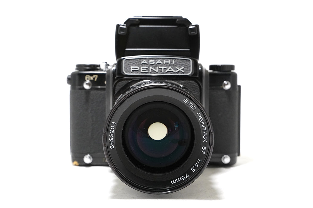 Fotocamera analogica Pentax 6x7 con accessorio e 75mm SMC F4.5