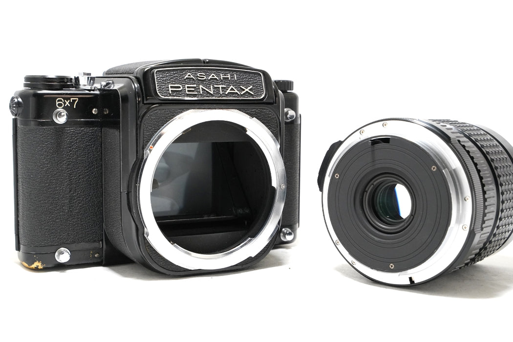 Fotocamera analogica Pentax 6x7 con accessorio e 75mm SMC F4.5