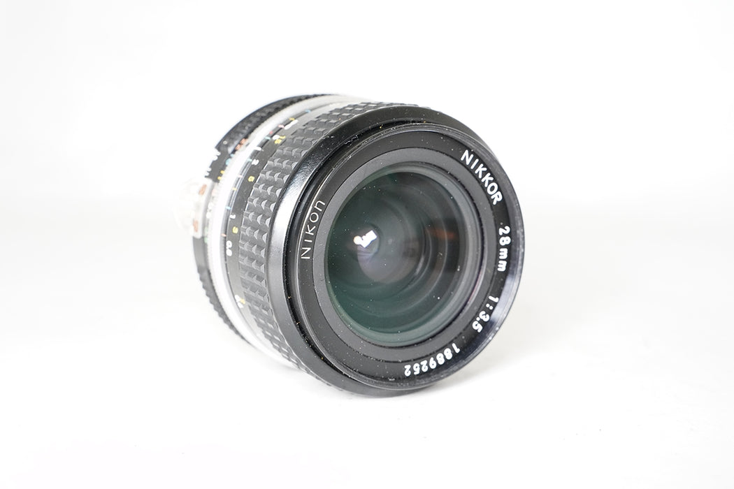 Obiettivo manuale Nikkor 28mm F3.5 AI -leggi-