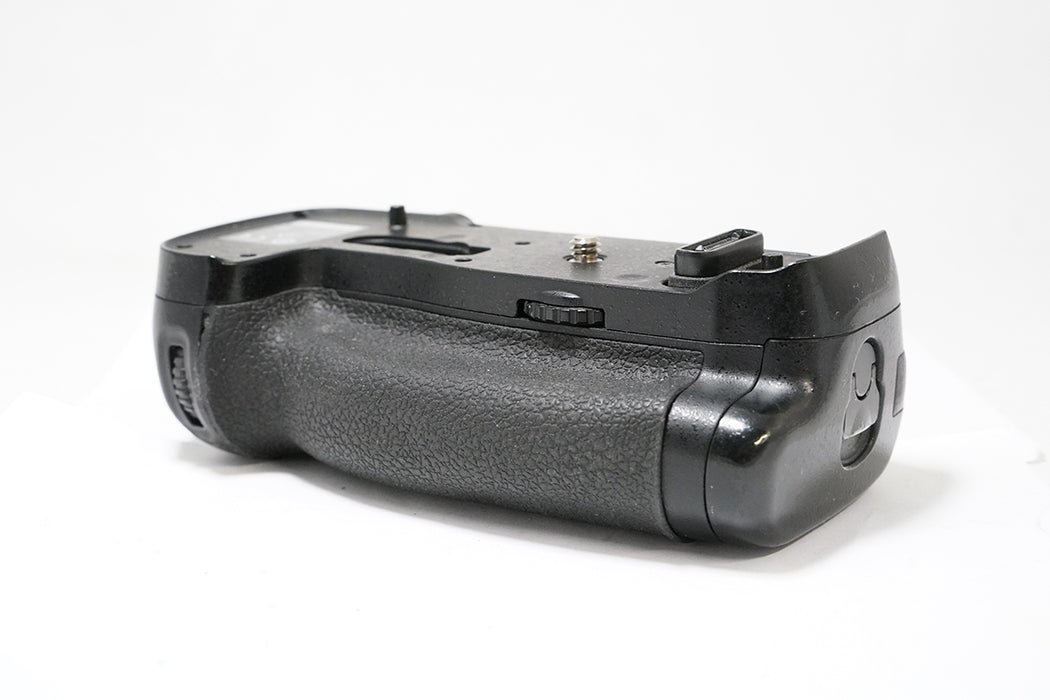 NIKON MB-D14