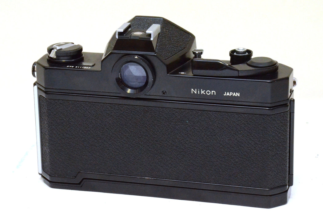 Fotocamera analogica Nikkormat FT2 nera