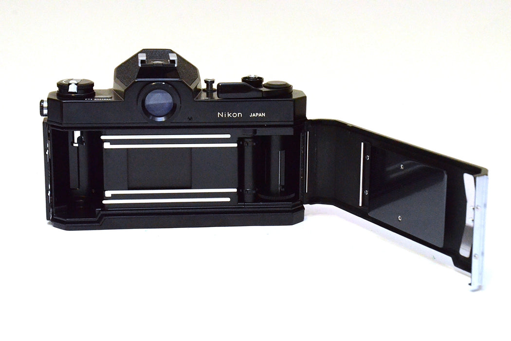 Fotocamera analogica Nikkormat FT2 nera