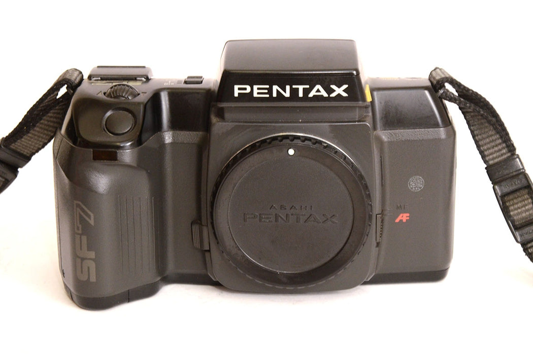 Pentax SF7 Solo Corpo con Coperchio e Cinghia a tracolla