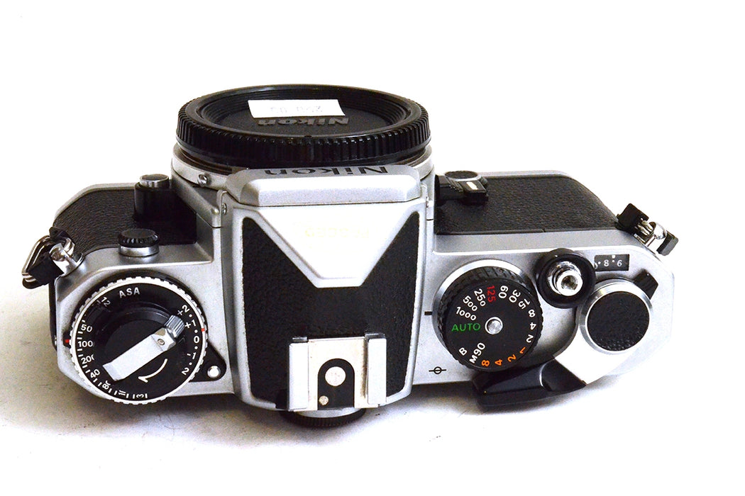 Fotocamera analogica Nikon FE silver