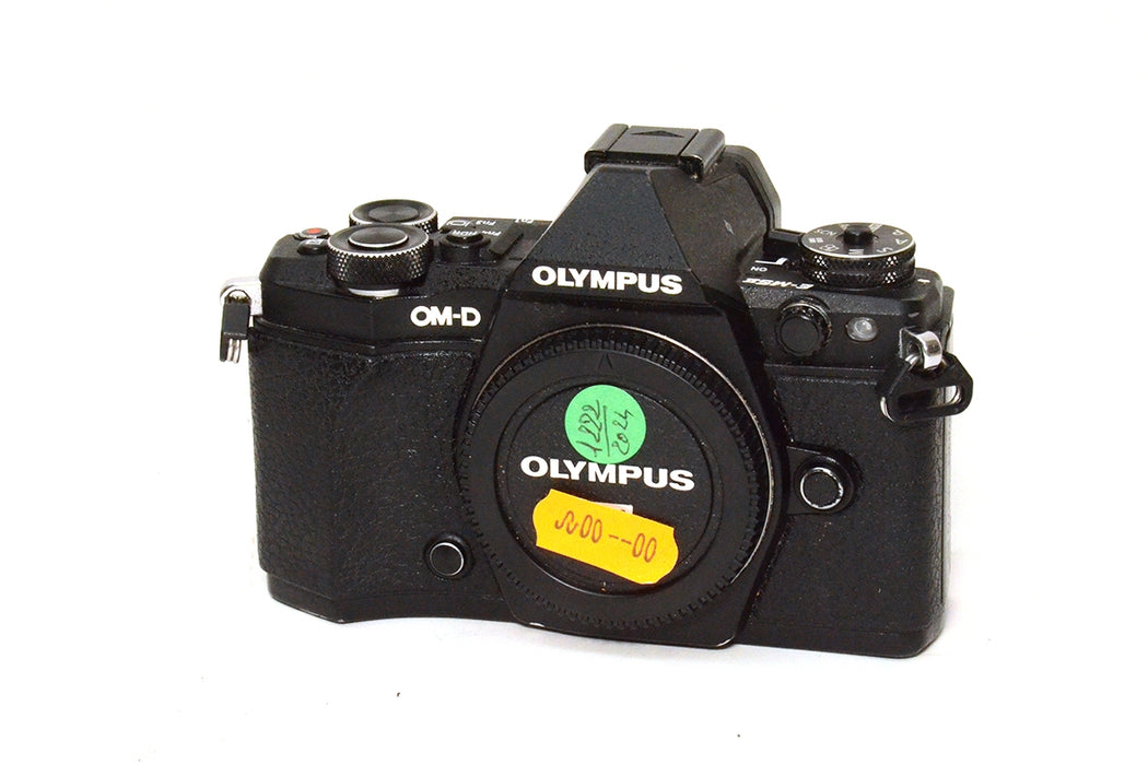 FOTOCAMERA OLYMPUS OM-D E-M5 MK II CON 3 BATTERIE SCATTI 24419