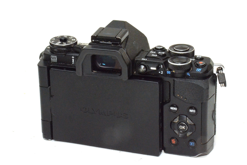 FOTOCAMERA OLYMPUS OM-D E-M5 MK II CON 3 BATTERIE SCATTI 24419