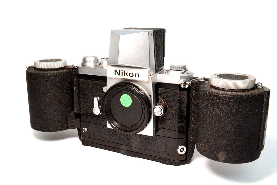 Fotocamera analogica Nikon F con accessori -Leggi-