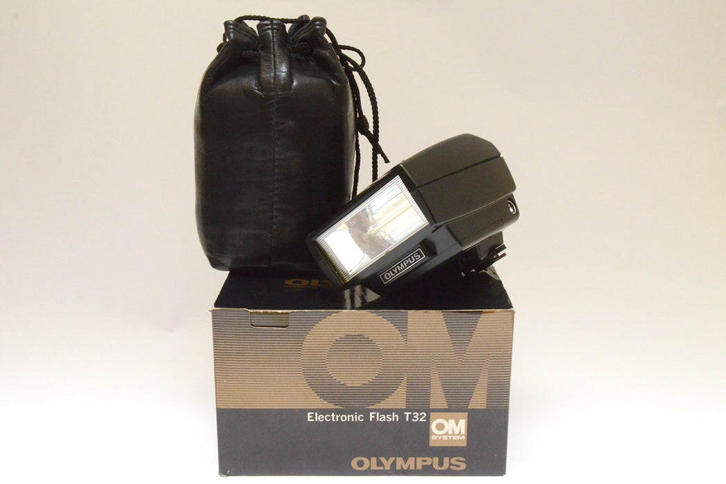 Olympus OM System T32 Flash Scatolato con documenti. Funziona bene