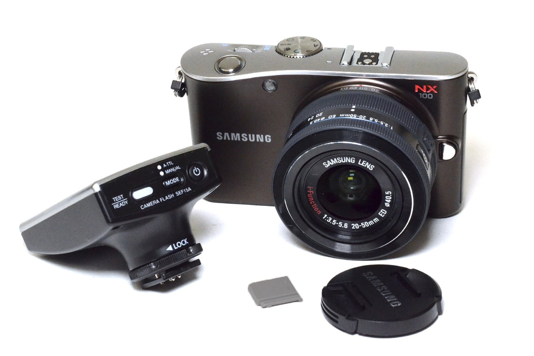 FOTOCAMERA SAMSUNG NX100 + OB.20-50MM F3.5-5.6 ED + N.2 BATTERIE CON BORSA
