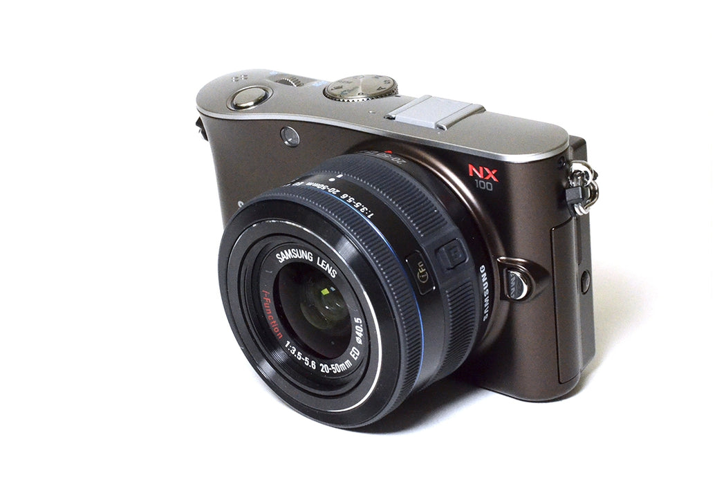 FOTOCAMERA SAMSUNG NX100 + OB.20-50MM F3.5-5.6 ED + N.2 BATTERIE CON BORSA