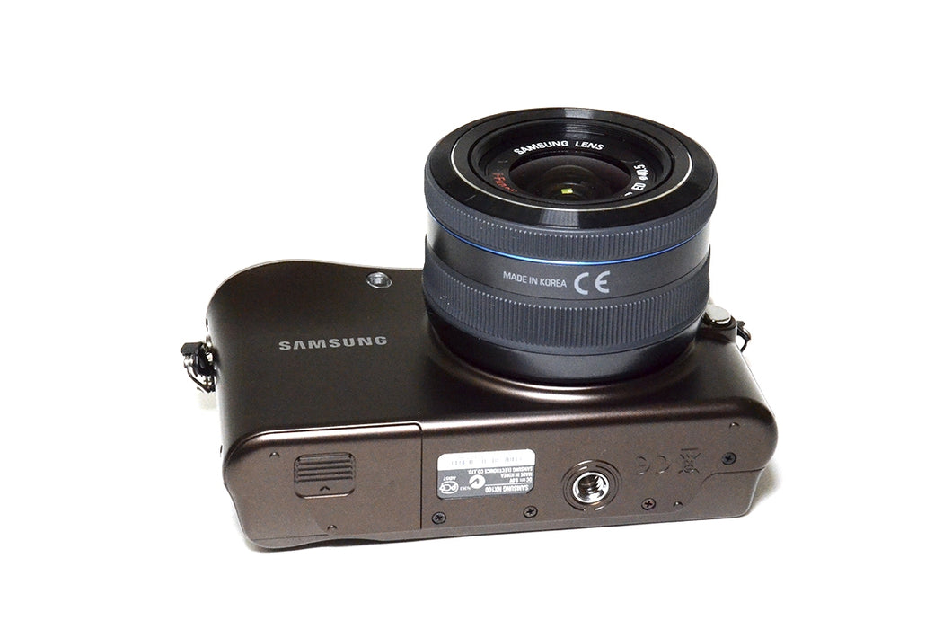 FOTOCAMERA SAMSUNG NX100 + OB.20-50MM F3.5-5.6 ED + N.2 BATTERIE CON BORSA
