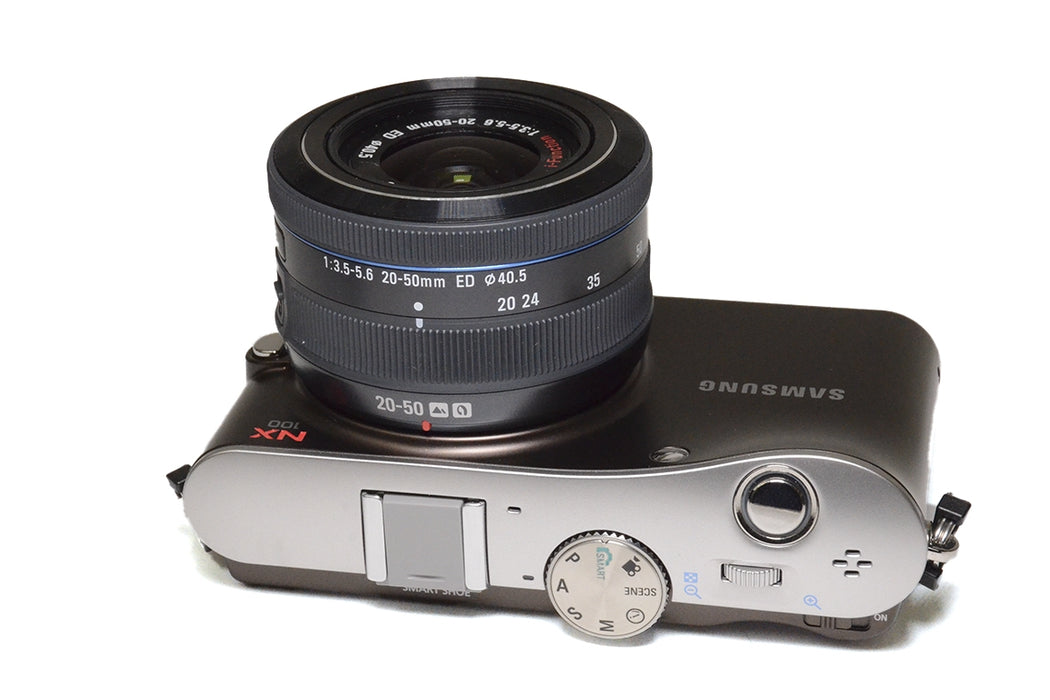 FOTOCAMERA SAMSUNG NX100 + OB.20-50MM F3.5-5.6 ED + N.2 BATTERIE CON BORSA