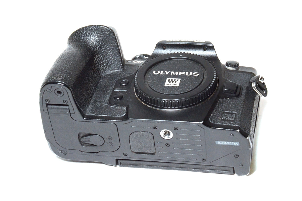 FOTOCAMERA OLYMPUS OM-1 140.000 SCATTI COMPLETA