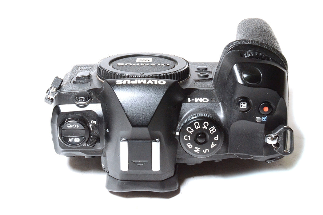 FOTOCAMERA OLYMPUS OM-1 140.000 SCATTI COMPLETA