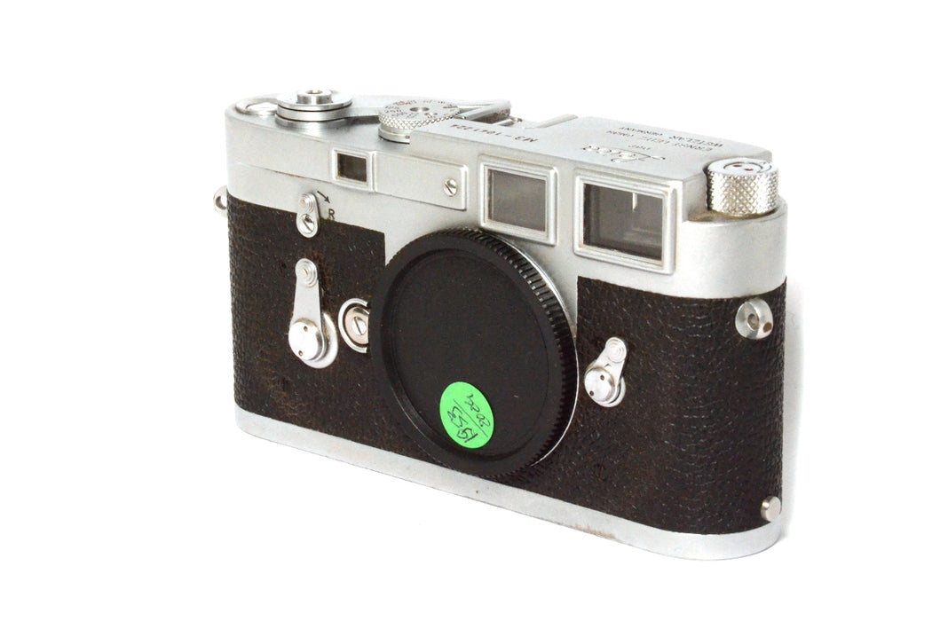 Fotocamera analogica Leica M3 con custodia