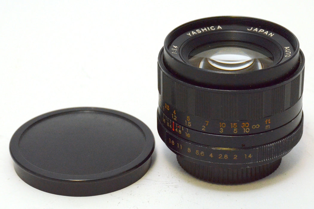 Yashica Auto Yashinon DS 50mm 1:1,4 con Custodia. Montatura a Vite M42 42x1