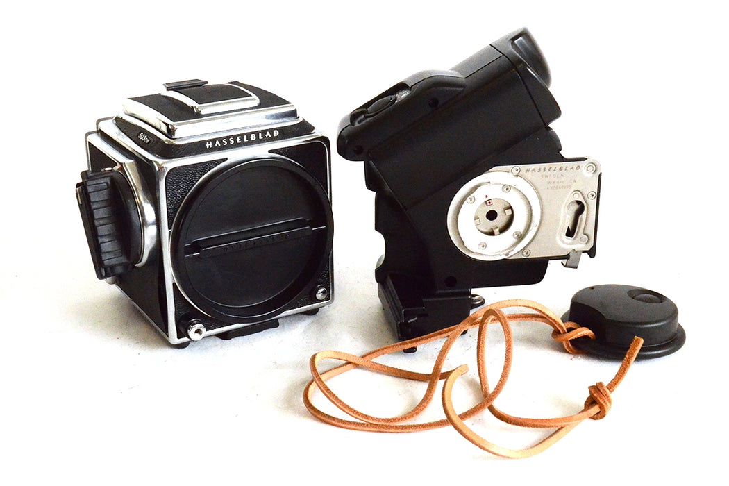 Fotocamera analogica Hasselblad 503CW con 80CF ed accessori