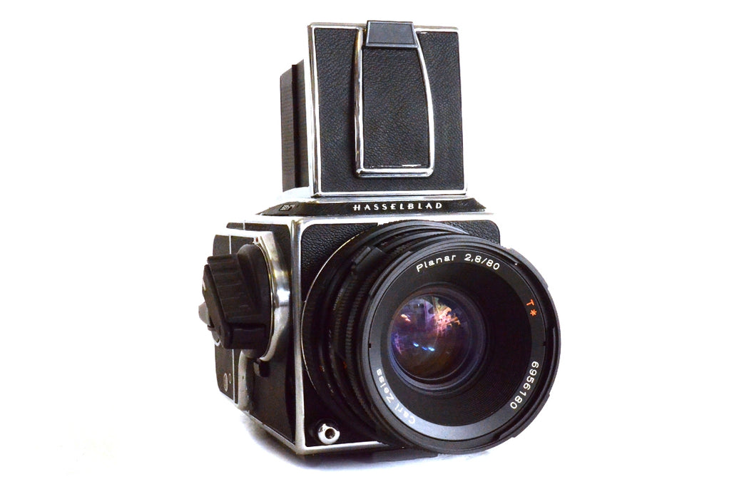 Fotocamera analogica Hasselblad 503CW con 80CF ed accessori