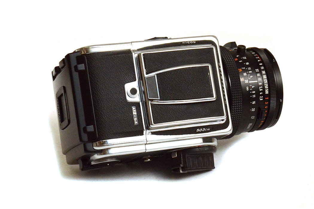 Fotocamera analogica Hasselblad 503CW con 80CF ed accessori