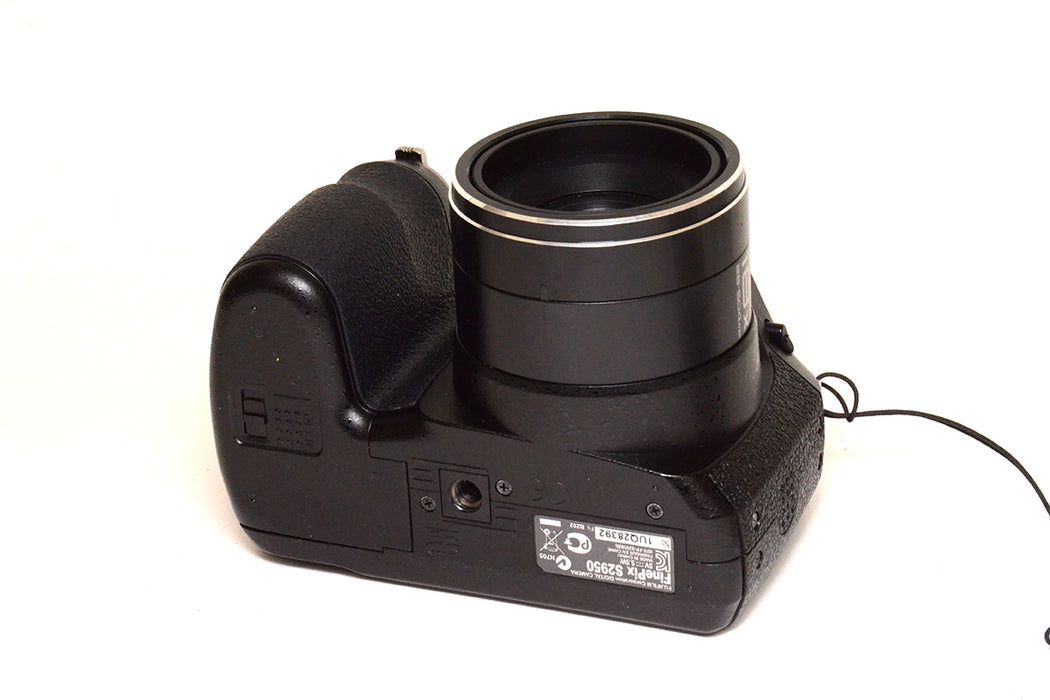 FOTOCAMERA FUJIFILM S2950 -LEGGI-