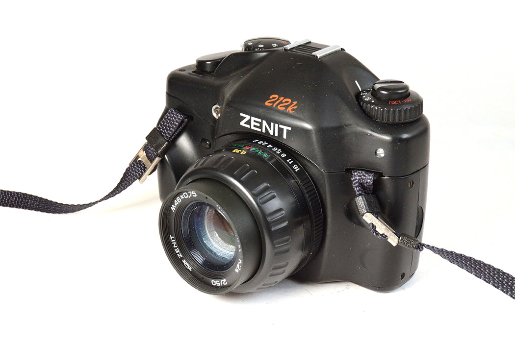 Fotocamera analogica Zenit 212k con Zenitar 50mm F2