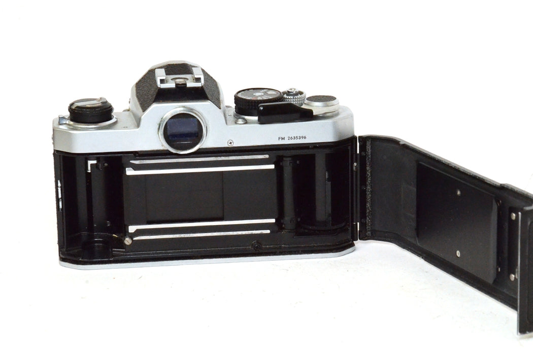 Fotocamera analogica Nikon FM silver