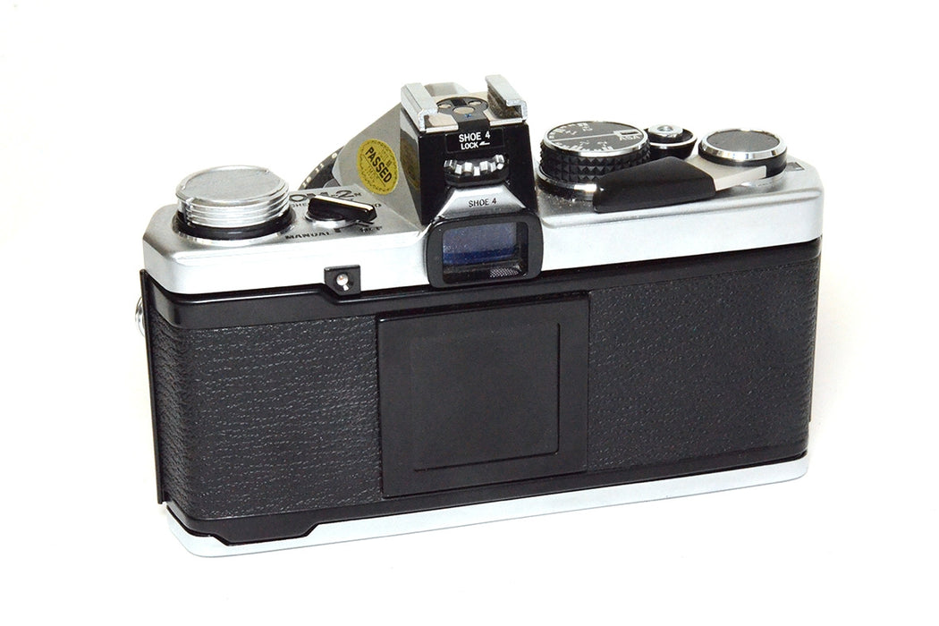 Fotocamera analogica Olympus OM-2n con custodia e 50mm F1.8