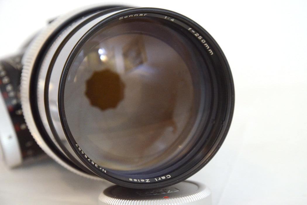 Zeiss Sonnar 4/250 2/50mm 1:4 con Astuccio Tappi e Paraluce per Contarex