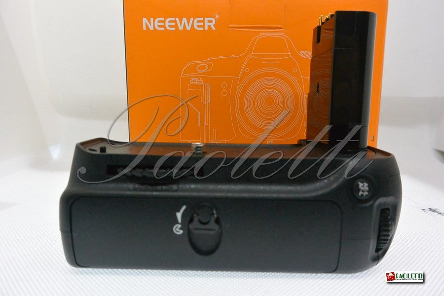 Neewer Battery grip per Nikon D90 Usata