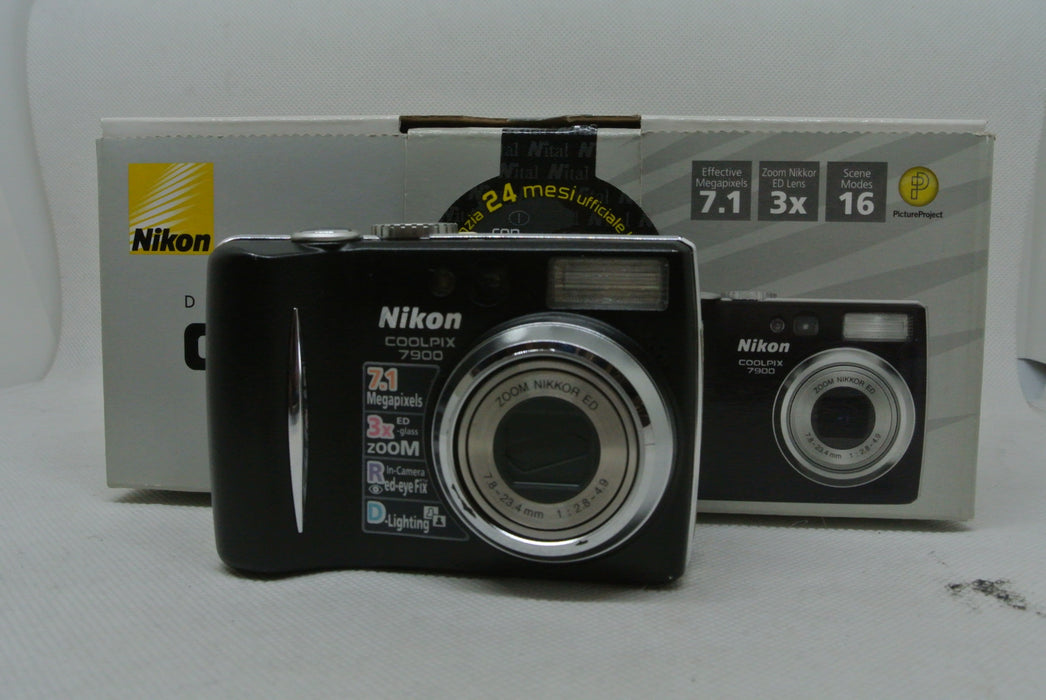 Nikon Coolpix 7900 Usata