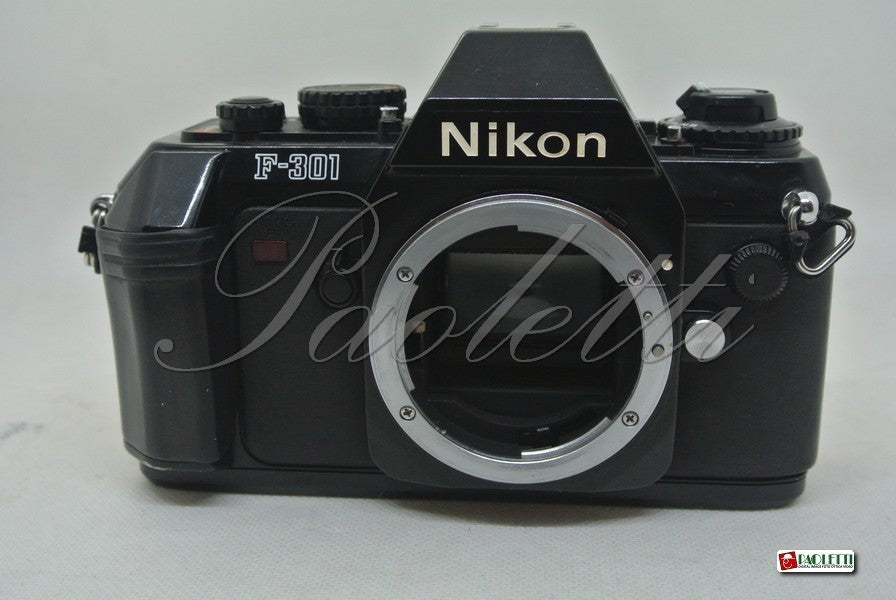 Nikon F-301 Usato