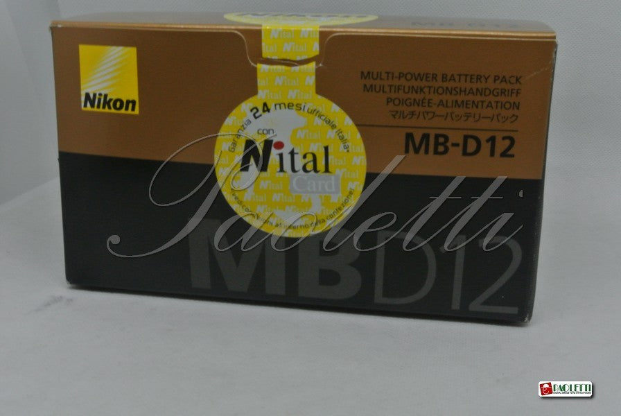 Nikon Multi-Power Battery Pack MB-D12 per Nikon D800 D800E D810 Usata